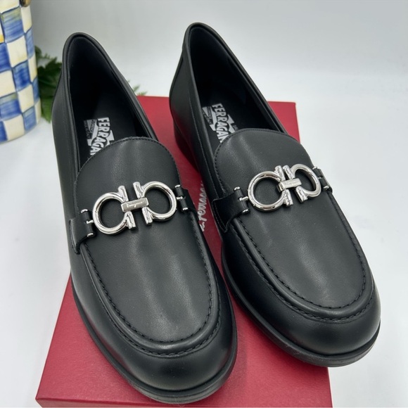 Salvador Ferragamo Shoes - Women’s Salvatore, Ferragamo, roll Gancini leather loafer size 10 made in Italy